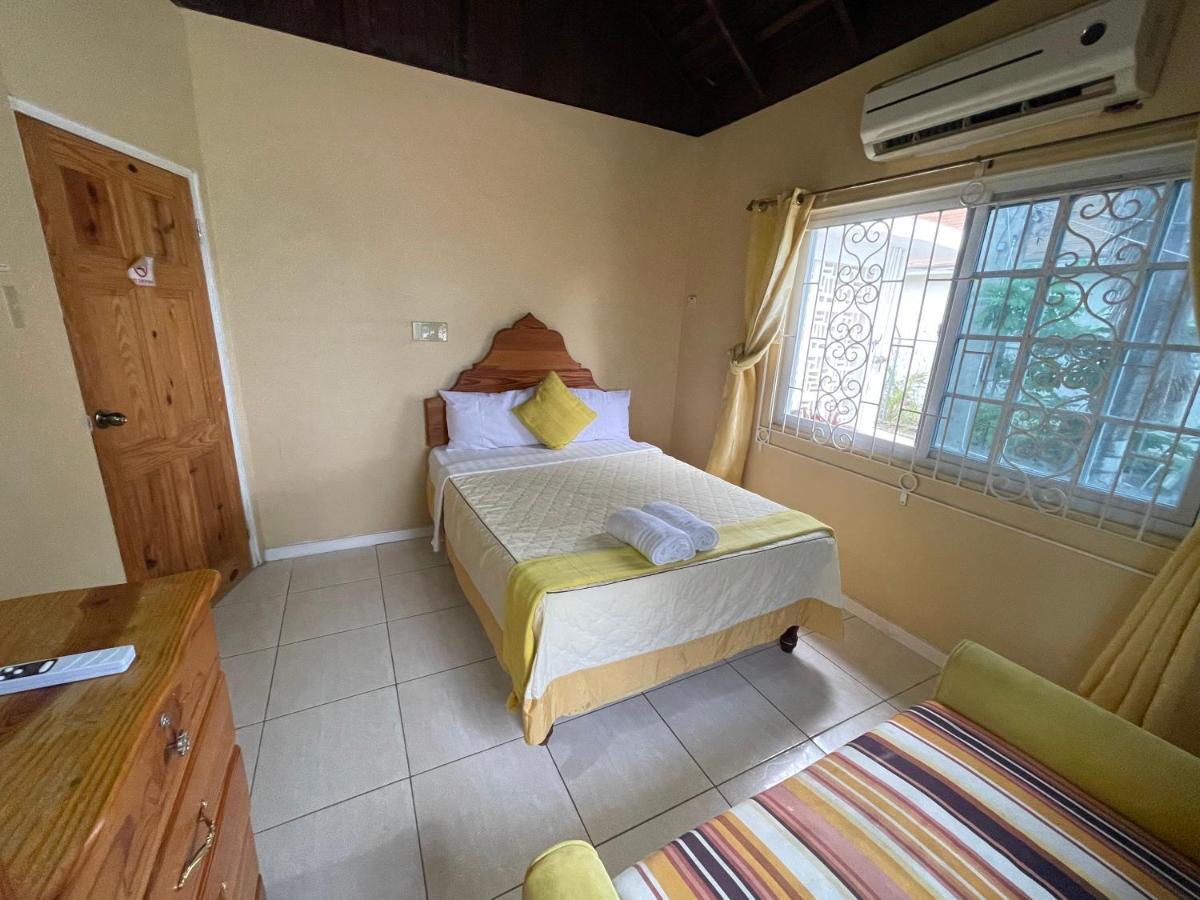 Hotel Peaceful Palms Montego Bay Exterior foto