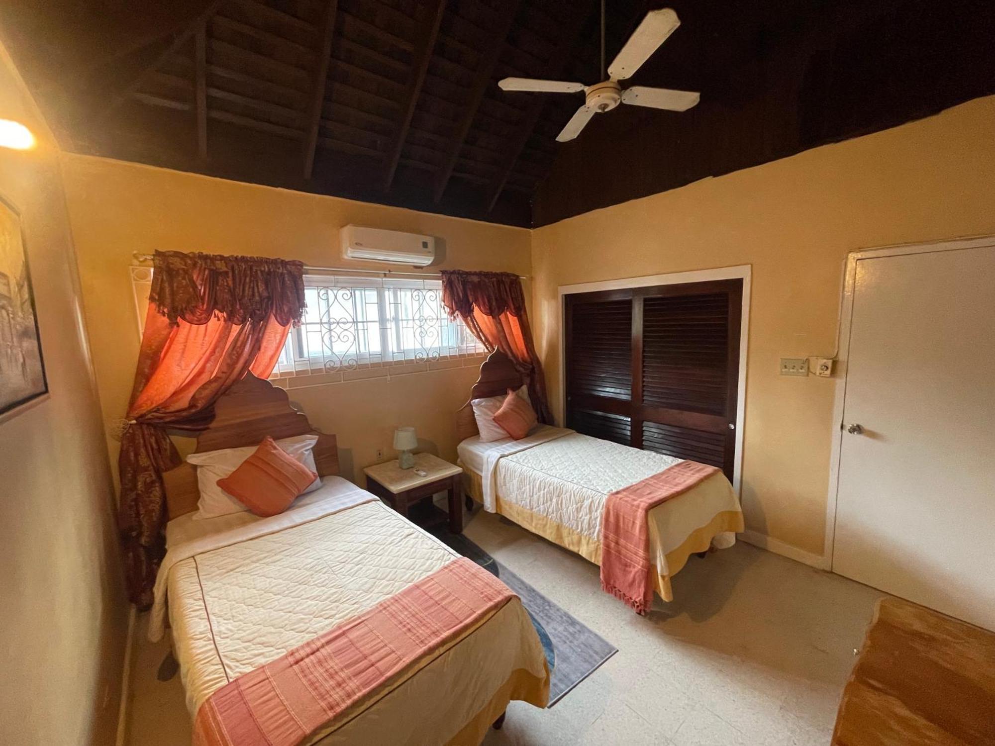 Hotel Peaceful Palms Montego Bay Exterior foto