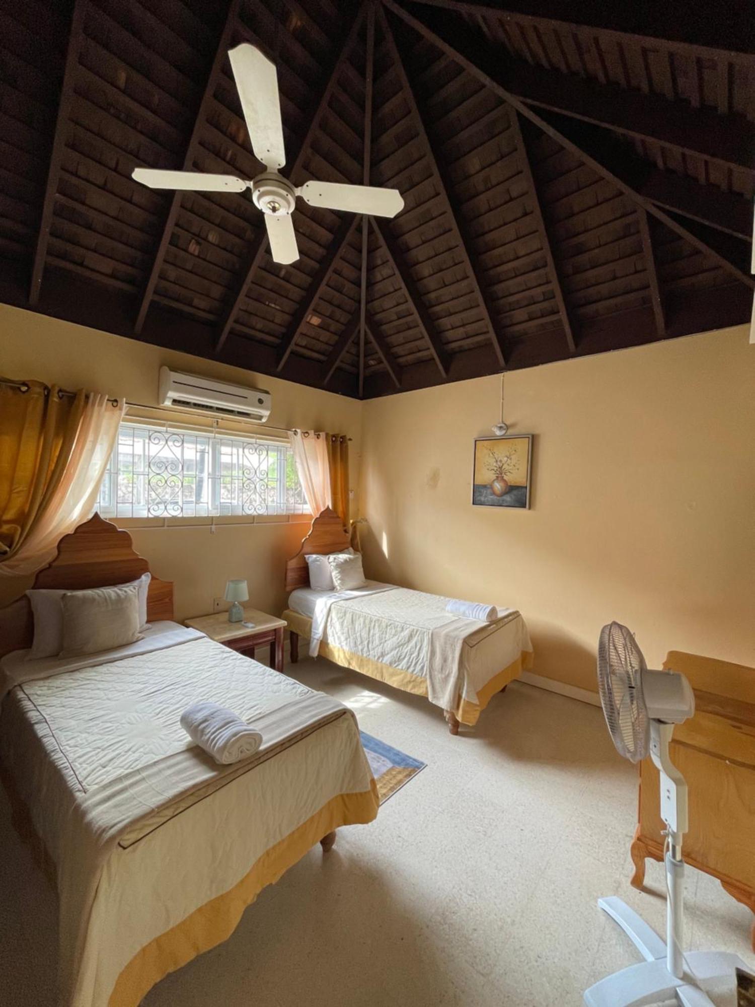 Hotel Peaceful Palms Montego Bay Exterior foto